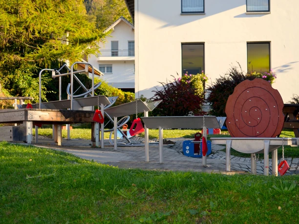 spielplatz-alti-gassa_2018-10-03_046-1.jpg Photo de quelques éléments de jeu sur l'aire de jeux