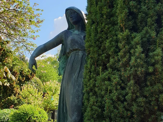 Friedhof St. Nicolai Gifhorn Statue_Friedhofsverwaltung Gifhorn