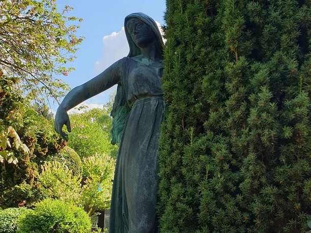 Friedhof St. Nicolai Gifhorn Statue_Friedhofsverwaltung Gifhorn