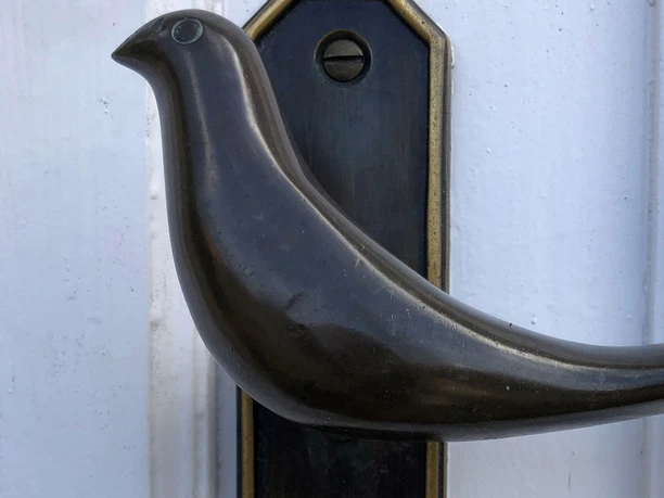 Kirche Didderse_Türgriff Taube.jpg Kirche Didderse_Türgriff Taube