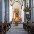 Namen-Jesu-Kirche Mitten in der Bonner Innenstadt, zwischen Markplatz und Beethovenhaus, ist die Namen-Jesu-Kirche gelegen. Als Jesuitenkirche zwischen 1686 und 1717 errichtet, ist sie ein kunsthistorisch bedeutsames Zeugnis des sogenannten Jesuitenbarocks. Seit 2012 steht sie dem Katholischen Bistum der Alt-Katholiken in Deutschland als Kathedralkirche zur Verfügung.