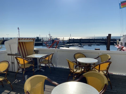 Terrasse des Eiscafés Venezia in List auf Sylt Eiscafé Venezia