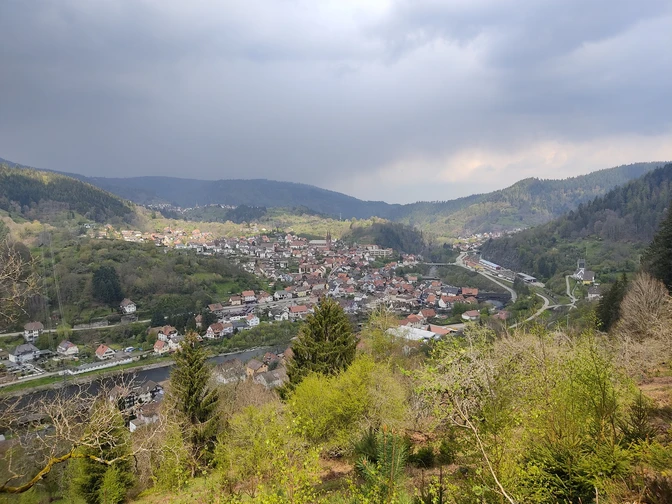 Forbach-Blick von unterhalb des Kuckucksfelsen