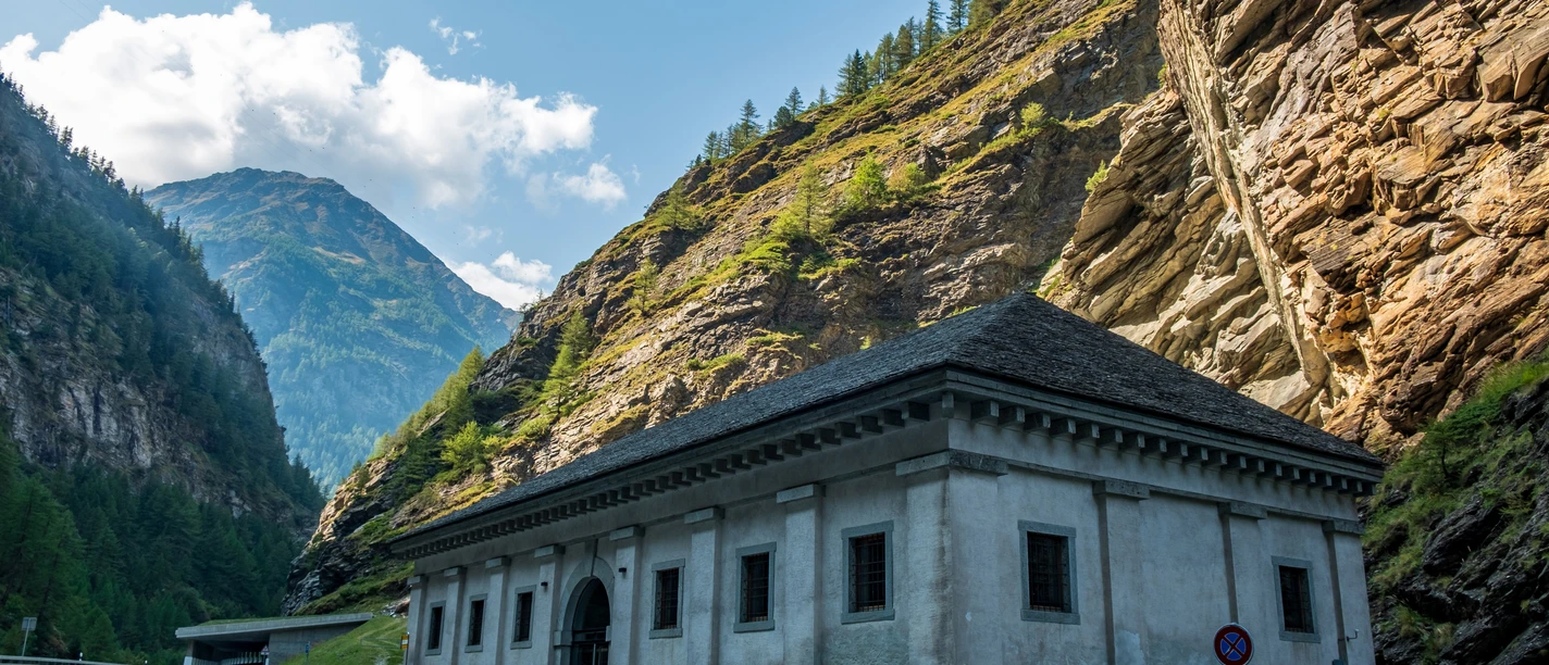 Wanderung Simplon Dorf - Alpjerbidi - Alpjen - Alte Kaserne (Gondoschlucht) Aussenaufnahme der Alten Kaserne