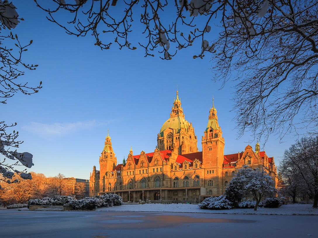 Neues Rathaus im Winter.jpg