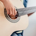 csm_Musik-Gitarre_AdobeStock_285311079_kegfire_dd7bb86b5a.jpg