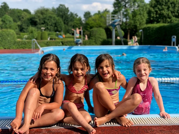 Spaß im Waldbad.jpg Spaß im Waldbad.jpg