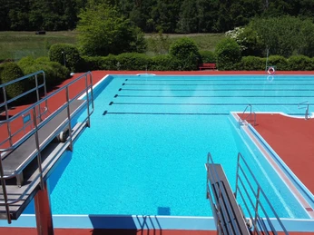 Sprungturm im Waldbad Sprungturm im Waldbad