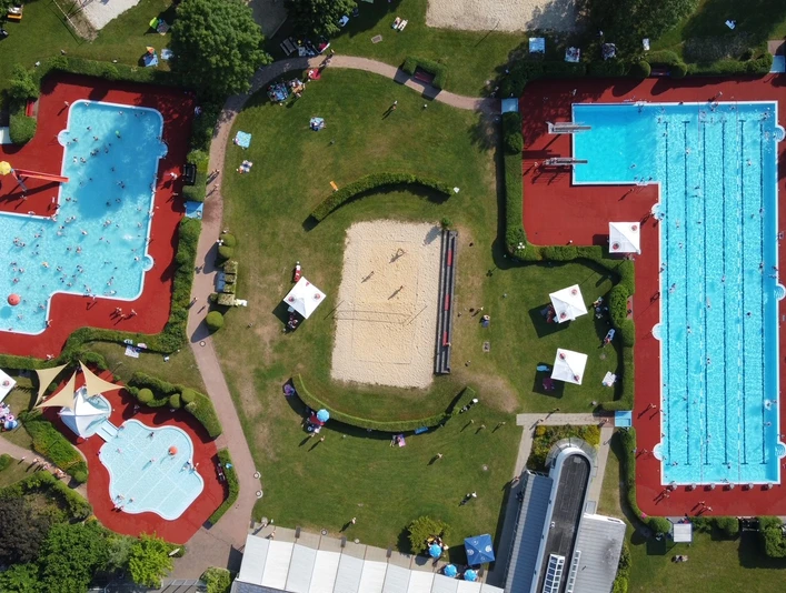 Waldbad Hankensbüttel.jpg Waldbad Hankensbüttel.jpg