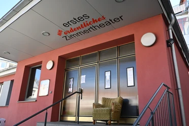 Zimmertheater.JPG Außenansicht Zimmertheater