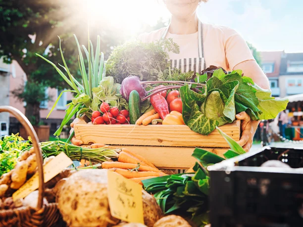 Markt zugeschnitten quer-min.jpg