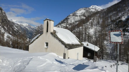 Kapelle am Bord in Zwischbergen.jpg Aussenaufnahme der Kapelle am Bord