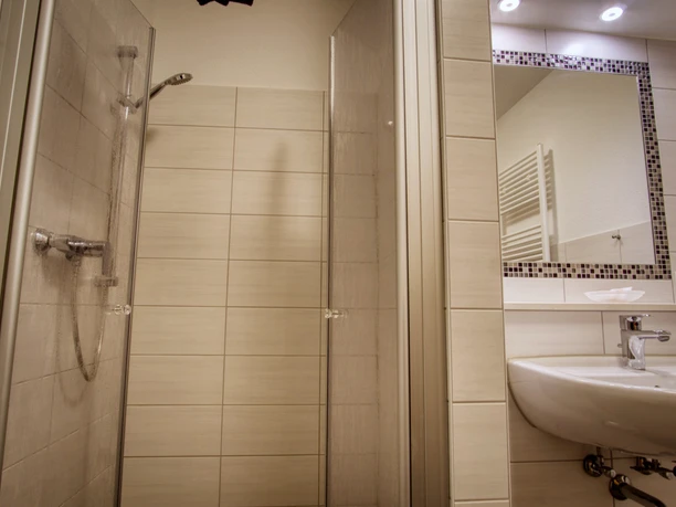 Bad Einzelzimmer-Thieshof.jpg