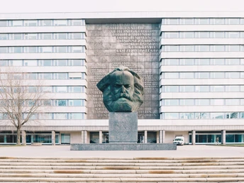 Karl-Marx-Monument-Chemnitz-ernestouhlmann.jpg
