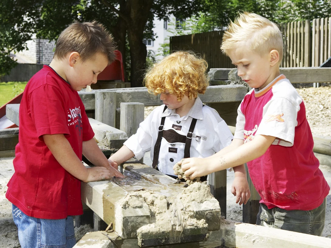 kinder-sandkasten c) tourist-information-willingen.jpg