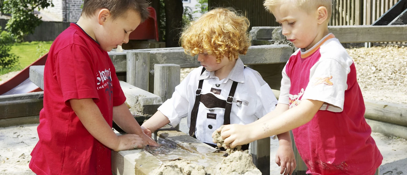 kinder-sandkasten c) tourist-information-willingen.jpg