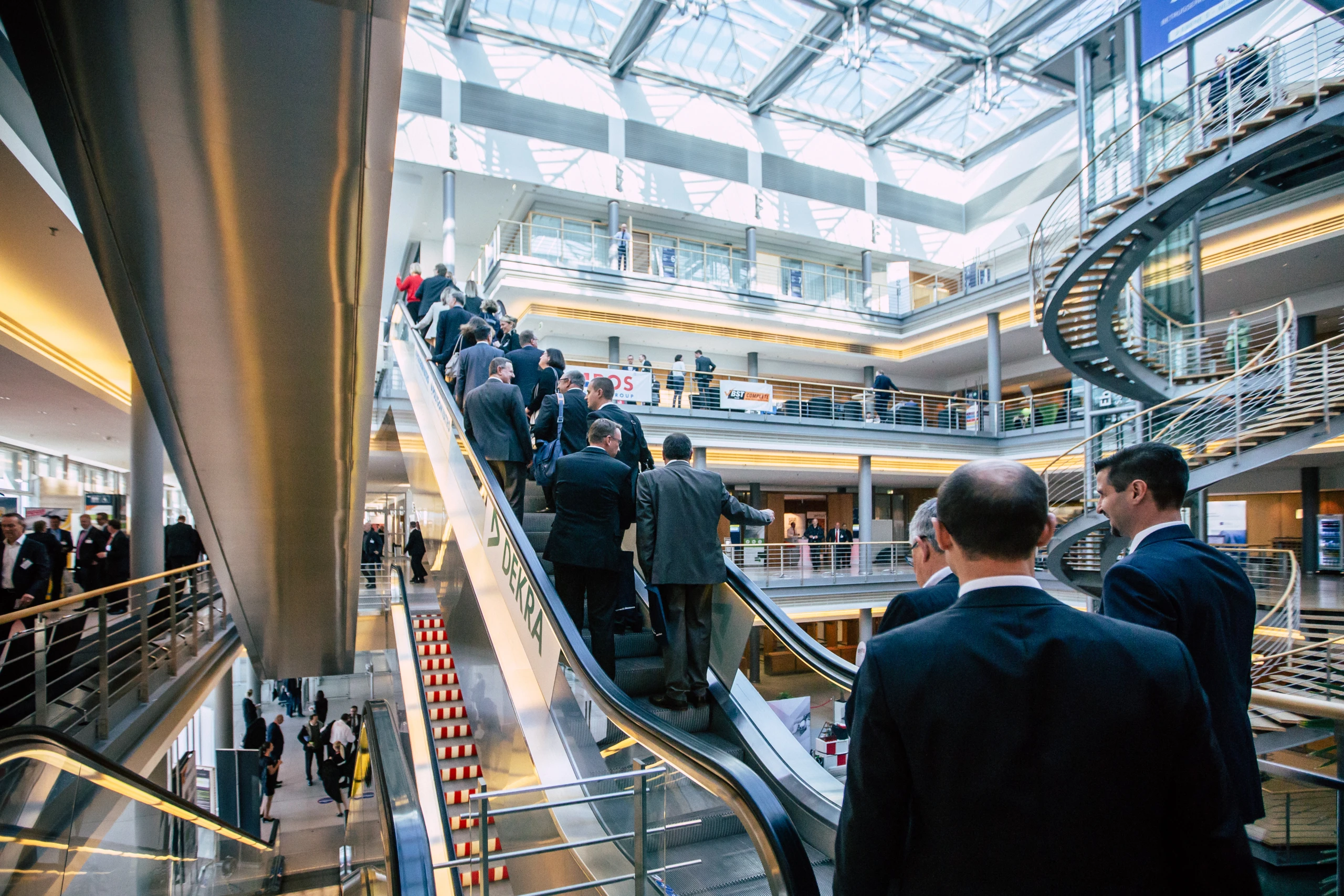Escalator in the foyer of the event venue Congress Center Leipzig | Leipzig Convention Bureau