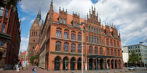 Altes-Rathaus-Marktkirche.jpg
