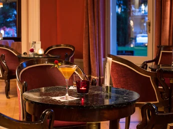 lindner-grand-hotel-beaurivage-bartisch-cocktail-salon.jpg