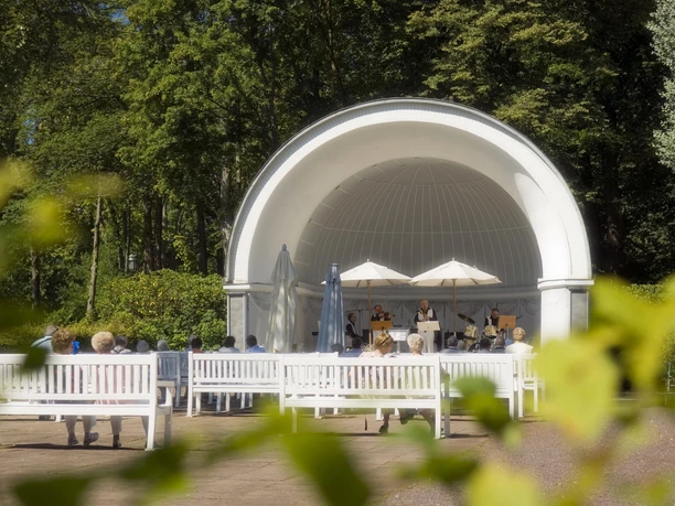 Kurkonzert Kurkonzert draußen in der Musikmuschel, im Gräflichen Park Bad Driburg.