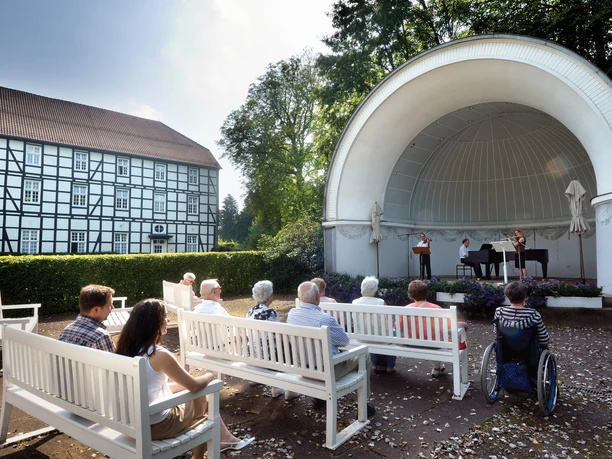 Kurkonzert Kurkonzert draußen in der Musikmuschel, im Gräflichen Park Bad Driburg.