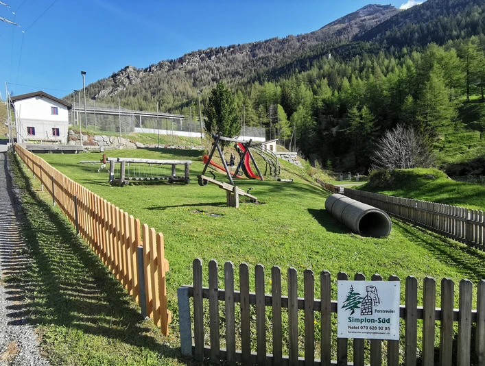 Spielplatz Simplon Dorf (1).jpg Bild vom Spielplatz in Simplon DorfPicture of the playground in Simplon DorfPhoto de l'aire de jeux à Simplon Dorf