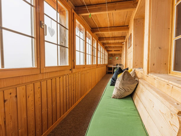 Berg-Herz-Laube.jpg Laube mit direktem Blick auf die Skipiste