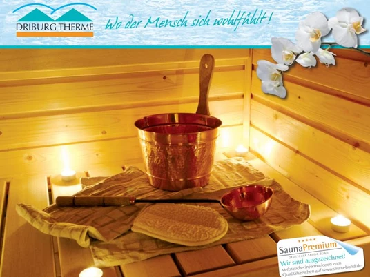 Kerzenscheinsauna mit Zubehör in der Therme Bad Driburg.