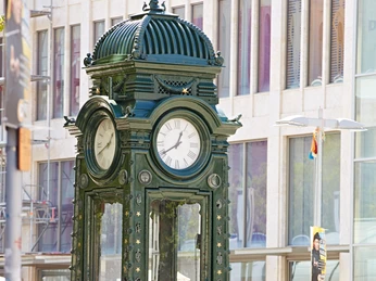 Kröpcke Uhr.jpg Hannover, DEU, 06.08.2013, Kröpcke[ (c) Christian WyrwaHanover, DEU, 06.08.2013, Kröpcke [(c) Christian WyrwaHannover, DEU, 06.08.2013, Kröpcke [(c) Christian WyrwaHannover, DEU, 06.08.2013, Kröpcke [(c) Christian Wyrwa