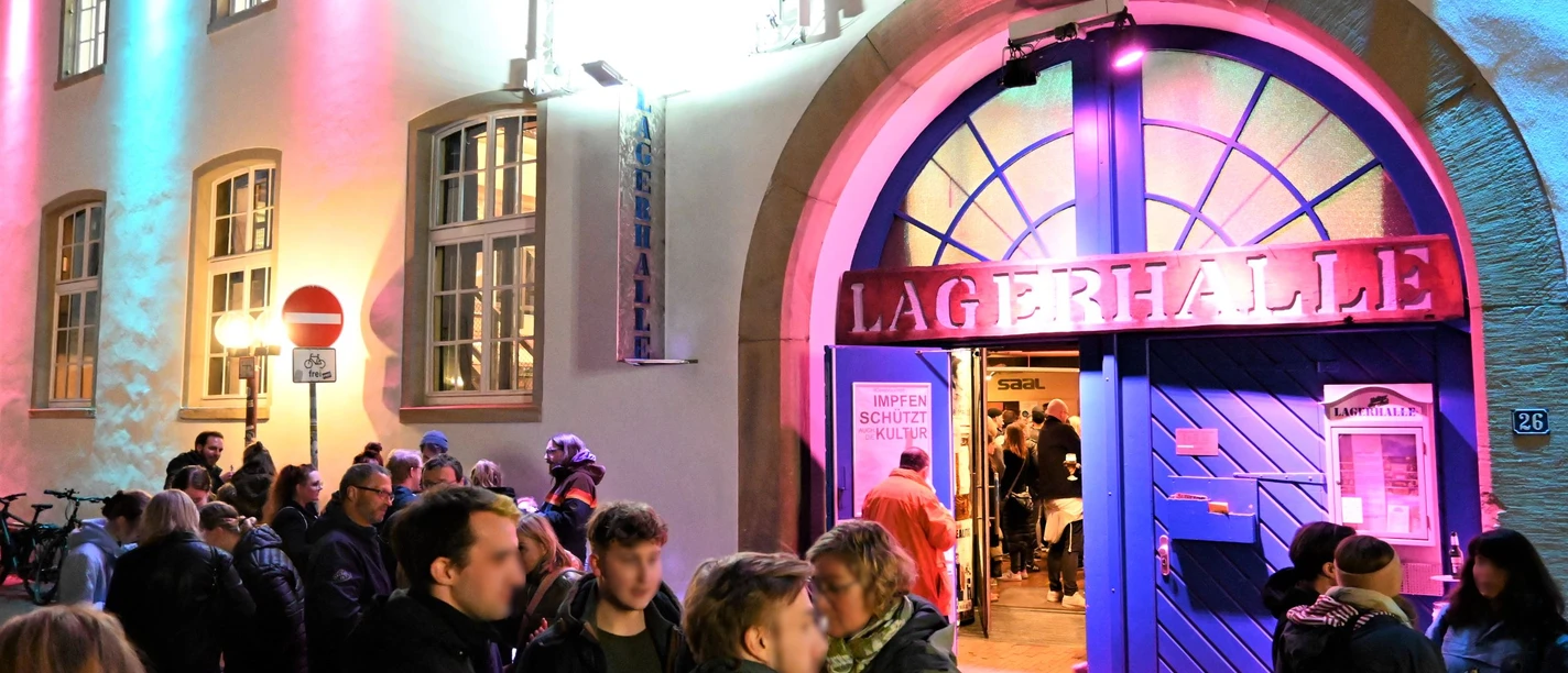 Lagerhalle bij nacht Lagerhalle bij nacht