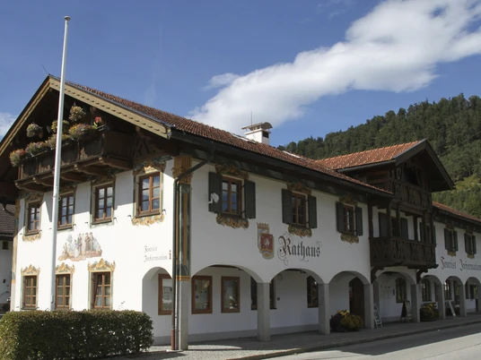 Rathaus und Tourist-Information in Wallgau
