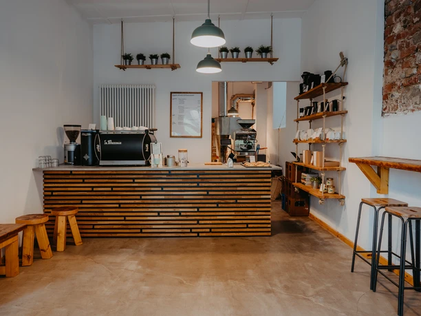 Das Bild zeigt den Tresenbereich des kofi.