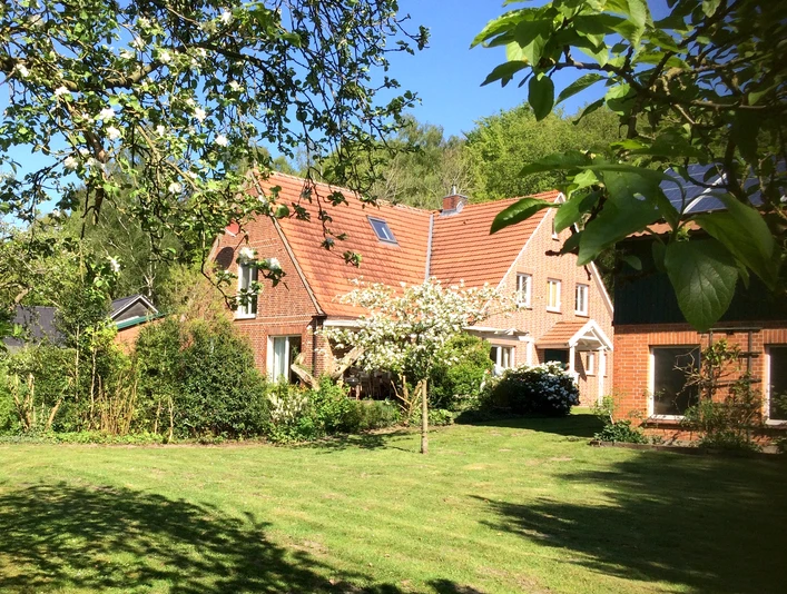 Der Hoeperhof bei Bötersen mit Garten Der Hoeperhof bei Bötersen mit GartenThe Hoeperhof near Bötersen with gardenHoeperhof nær Bötersen med haveDe Hoeperhof bij Bötersen met tuin