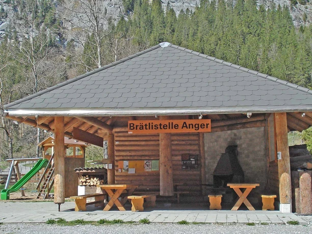 naturpark-diemtigtal-feuerstelle-anger-huette.jpg