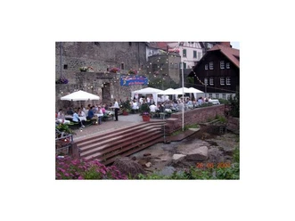 Forellenräuchern an der Stadtmauer