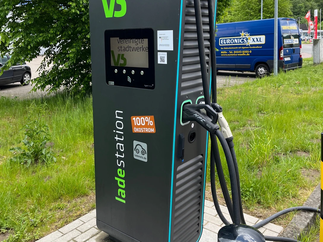 E-Ladesäule bei Euronics