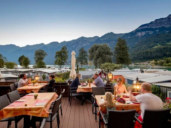 aareggstube-camping-aagregg-brienz-terrasse-aussicht.jpg