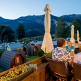 aareggstube-camping-aagregg-brienz-terrasse-gaeste-campingplatz-brienzersee.jpg