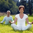 yoga-im-gras_c__imago_das_Bild_OHG_Ulrich_Terschluesen_tourist-information-willingen.jpg