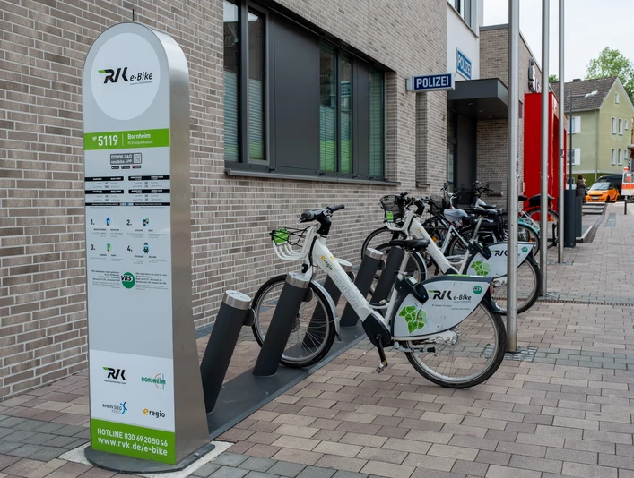 RVK E-bike Verleihstation Peter-Fryns Platz 2022 Frühling Bornheim