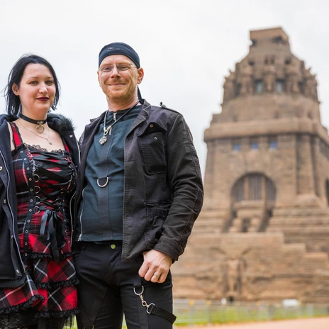 A couple of WGT visitors stand in front of the Völkerschlachtdenkmal in Leipzig, where many WGT events take place, culture, music, events