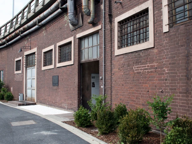 Gedenkstätte KZ Drütte_Blick von Außen.JPG