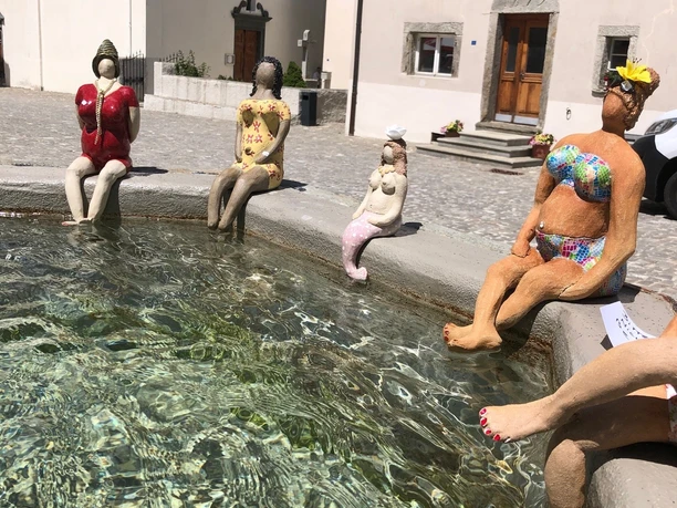 Stazüna - Simpilär Handwerk.jpeg Recording art in the fountain of Simplon village