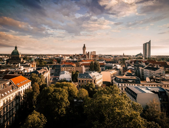 Ihre Tagung & Konferenz in Leipzig: Skyline mit Blick aus der Südvorstadt Tagung & Konferenz Leipzig Convention: Skyline mit Blick aus der Südvorstadt Meeting & conference Leipzig convention: Skyline with a view from SüdvorstadtMeeting & Conference Leipzig Convention: Panorama s výhledem z jižního předměstíMeeting & Conference Leipzig Convention: Skyline z widokiem na południowe przedmieściaMeeting & Conference Leipzig Convention: Skyline met uitzicht vanuit de zuidelijke buitenwijkenMeeting & Conference Leipzig Convention: Skyline con vista dalla periferia meridionale