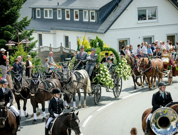 schuetzenkoenig-usseln-festzug c) schuetzenverein-usseln.jpg