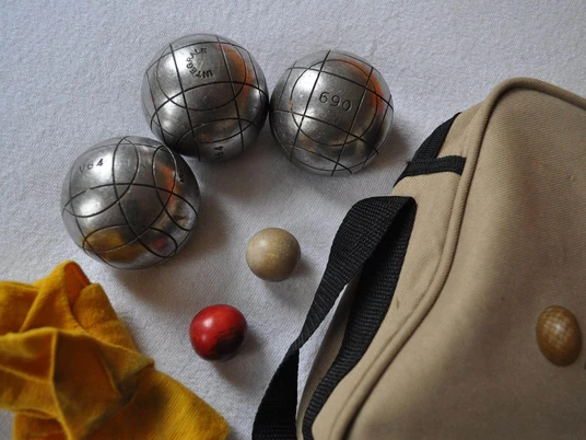 Boule-Kugeln Boule-Kugeln, von der Boule-Bahn im Stadtpark Bad Driburg.