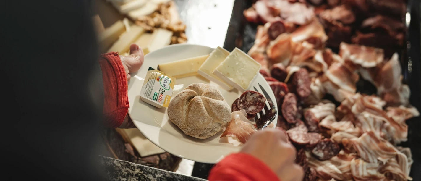 Frühstück im Restaurant Alpenlodge Fiescheralp