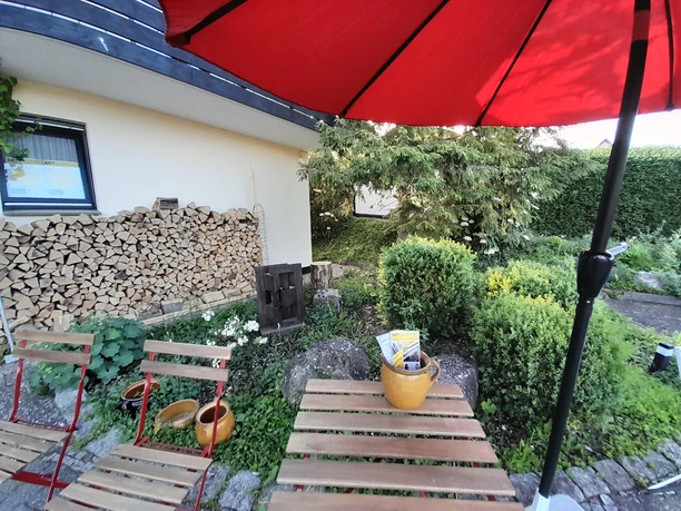 Haupteingang vom Parkplatz aus