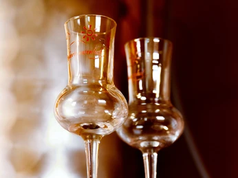 Loecherhansenhof Schnapsprobe Schnappsglaeser Loecherhansenhof Schnapsprobe Schnappsglaeser