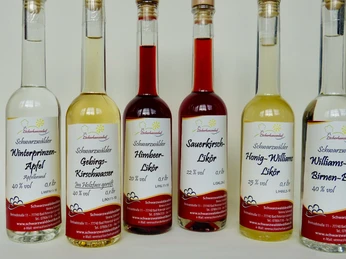 Loecherhansenhof Schnapsprobe Flaschen Loecherhansenhof Schnapsprobe Flaschen